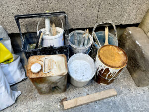 ペンキの捨て方完全ガイド｜缶や塗料の捨て方や費用・産廃についても徹底解説