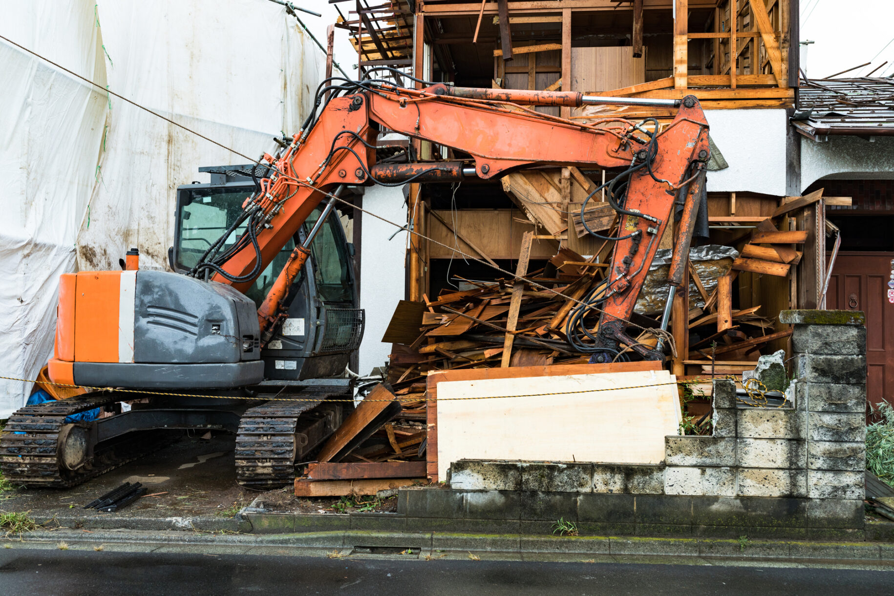 建物を解体するので、家財道具や家具を処分します。７月７日までの受付です。 家の解体で家具をそのままはダメ？最適な処分方法と残すと損する理由を解説
