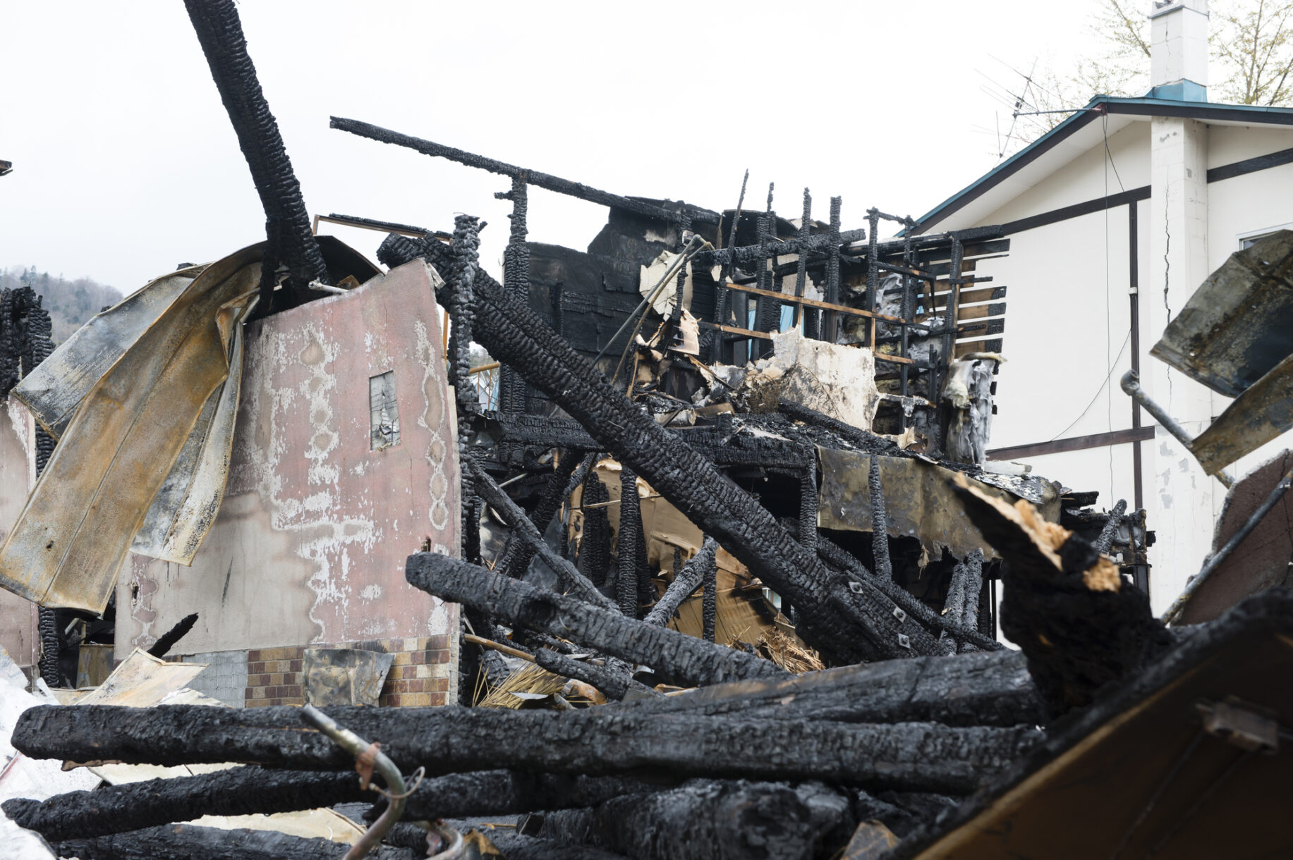 火事にあった家の解体費用相場と役立つ補助金｜被害事例とやることを解説